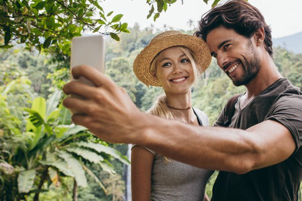 happy couple taking a selfie, Laser Eye Surgery Fortitude Valley