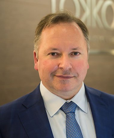 Headshot of Dr Matthew Russel, laser eye surgery specialist at the VSON laser eye surgery clinic in Brisbane