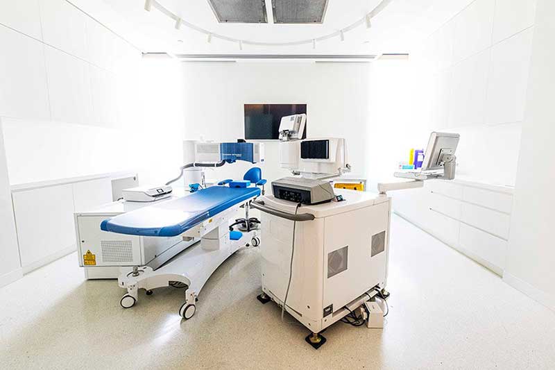 VSON laser eye surgery clinic in Brisbane white room containing eye laser equipment